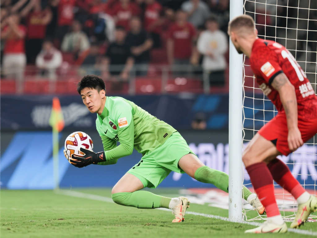 【中超】贝里奇错失良机吴亚轲神扑 亚泰与玉昆战成0-0